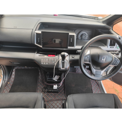 Honda Stepwagon 7 seater Fitted with black and Red 3d car floor mats.
