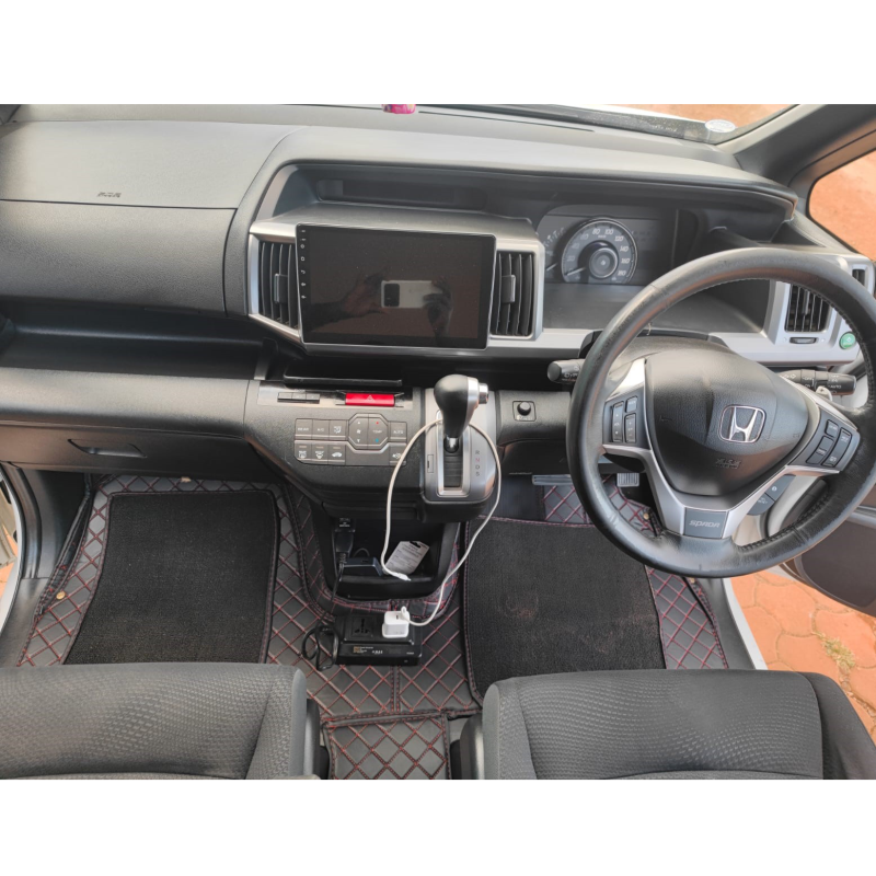 Honda Stepwagon 7 seater Fitted with black and Red 3d car floor mats.